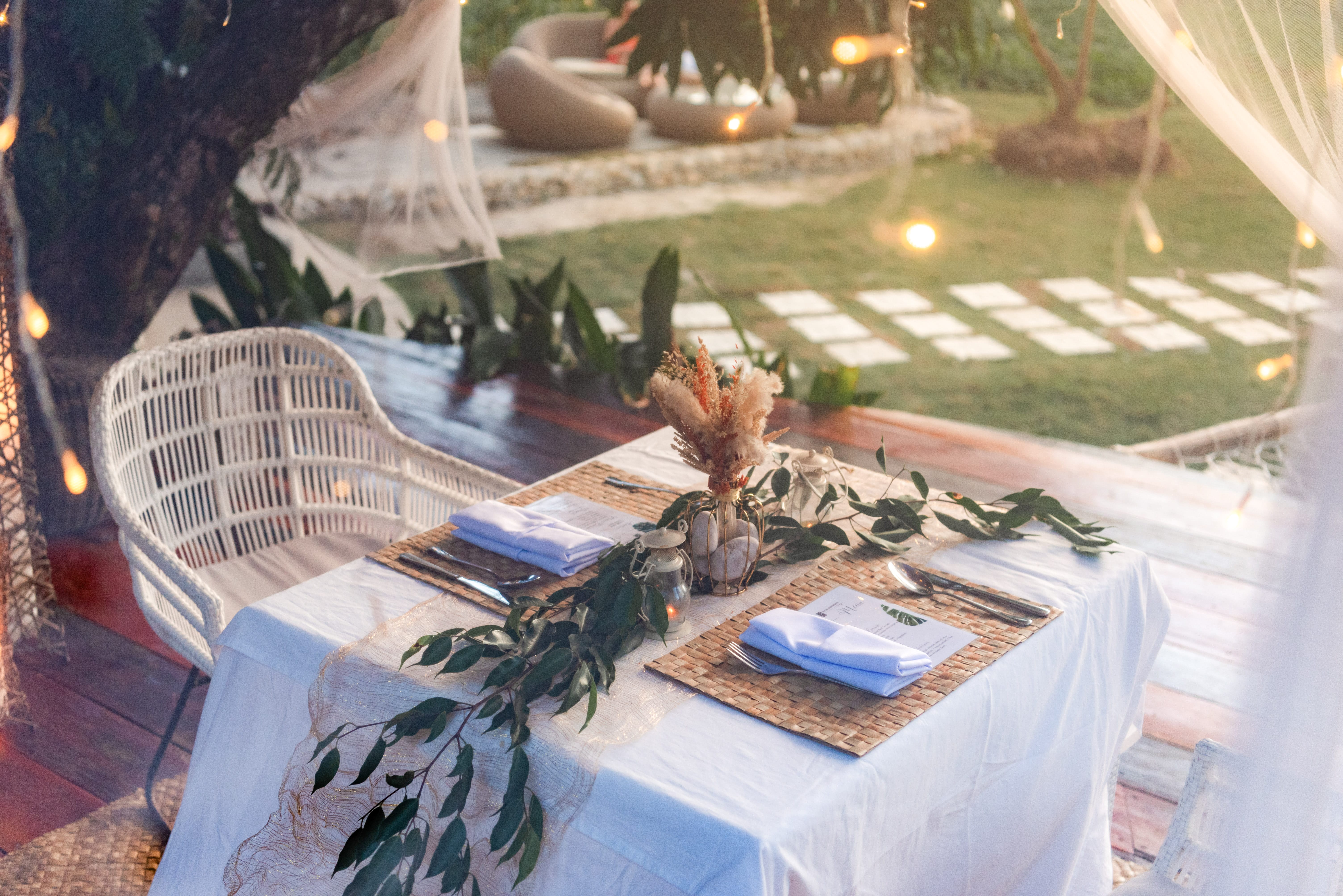 Romantic dining experience under the stars